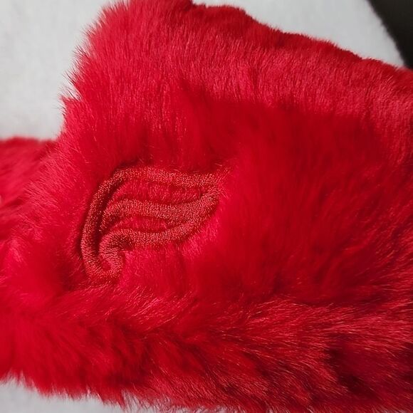 NIB Fabletics Slip On Fur Slippers - Cherry - Size 8 - Picture 7 of 8